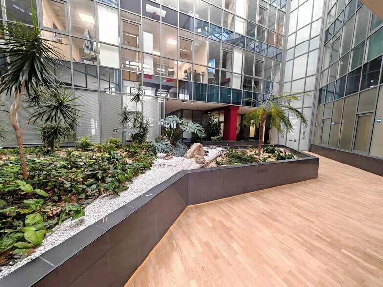 Bureau dans Torcy à louer - Photo de l’immeuble – Image 1 sur 19