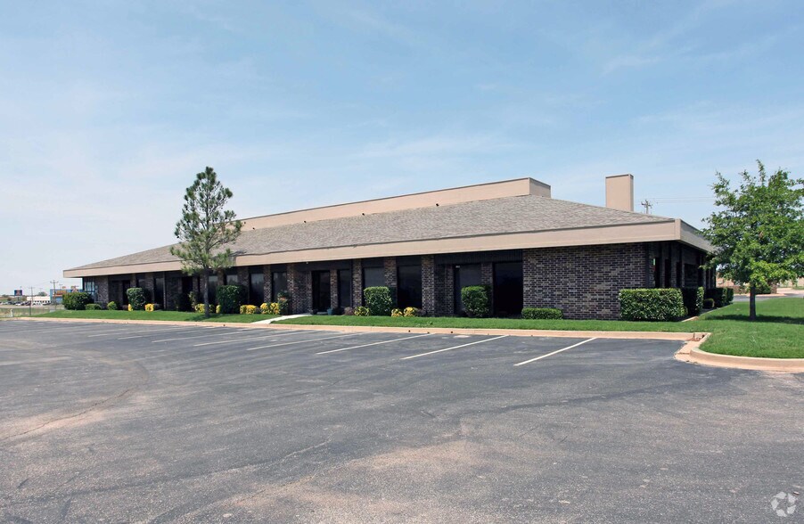 510 E Memorial Rd, Oklahoma City, OK à vendre - Photo de l’immeuble – Image 2 sur 5