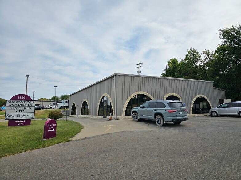 1120 Westport Dr, Manhattan, KS à vendre - Photo principale – Image 1 sur 7