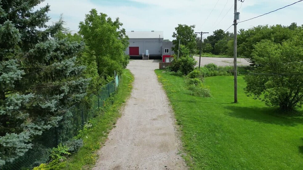 140 Elizabeth St, Lambton Shores, ON à vendre - Vidéo sur l’annonce professionnelle – Image 2 sur 22
