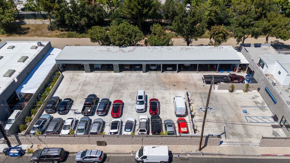 14723 Aetna St, Van Nuys, CA à vendre - Photo de l’immeuble – Image 2 sur 23