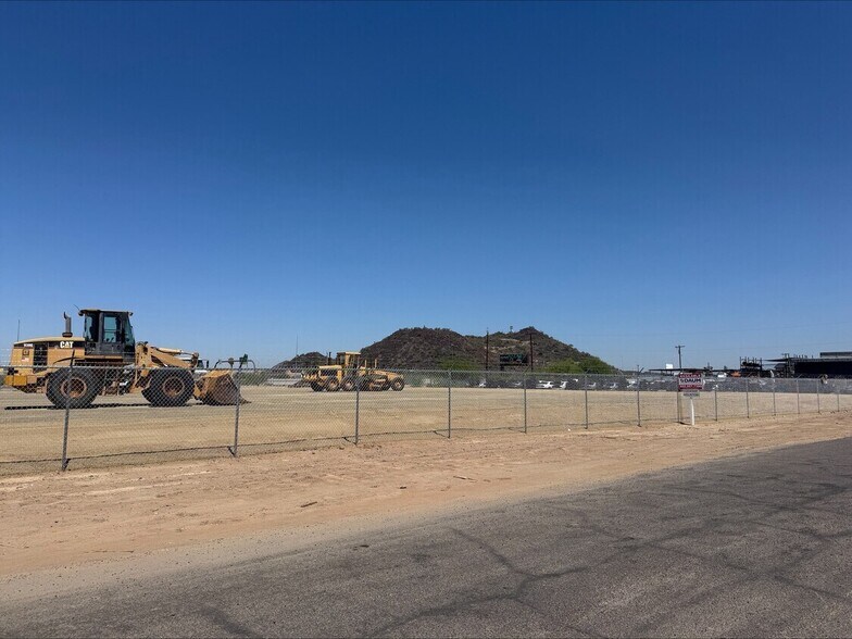 22201 N Black Canyon Hwy, Phoenix, AZ à louer - Photo de l’immeuble – Image 2 sur 2