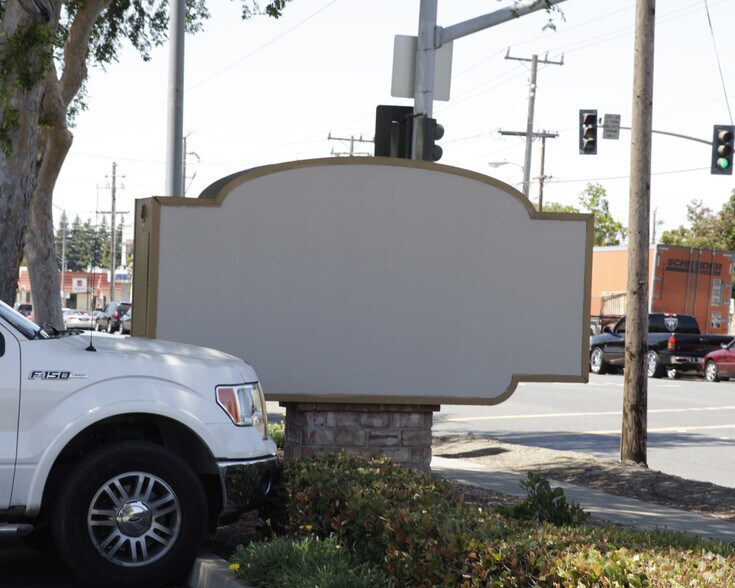 790 W Winton Ave, Hayward, CA à vendre - Photo de l’immeuble – Image 2 sur 4