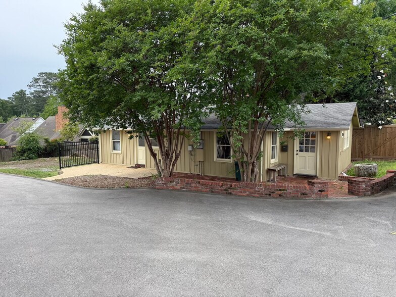 1745 Oxmoor Rd, Birmingham, AL à vendre - Photo de l’immeuble – Image 2 sur 2
