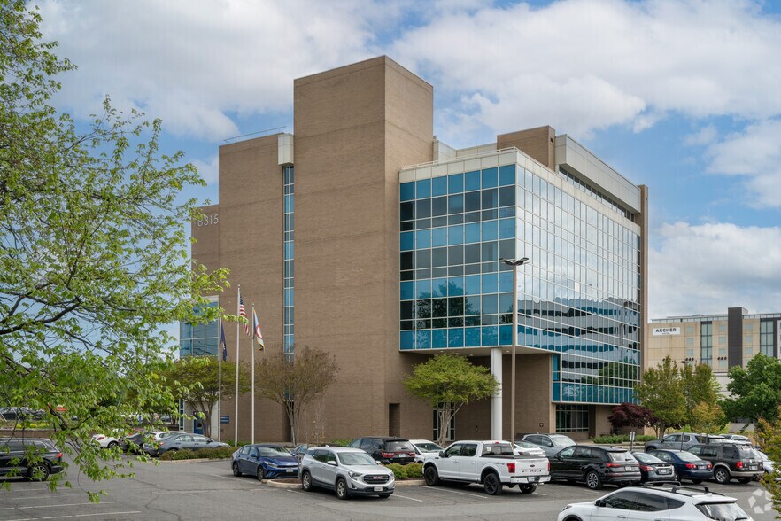 8315 Lee Hwy, Merrifield, VA à louer - Photo de l’immeuble – Image 2 sur 6