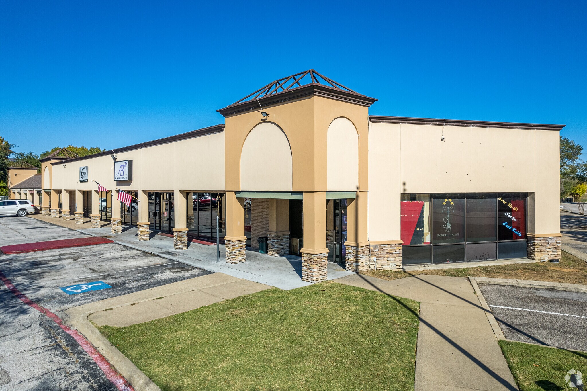 800-810 W Arapaho Rd, Richardson, TX à louer Photo de l’immeuble– Image 1 sur 7