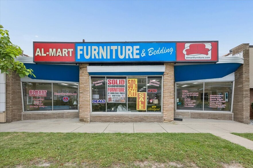 7045 W North Ave, Oak Park, IL à vendre - Photo de l’immeuble – Image 3 sur 21