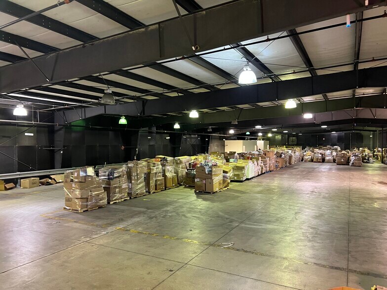 9501 Airport Dr, Fort Wayne, IN à louer - Photo de l’immeuble – Image 2 sur 4