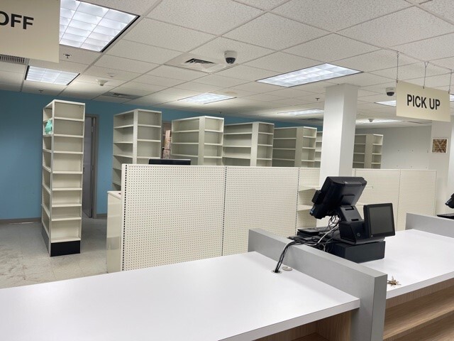 340 Wood Rd, Braintree, MA à louer Photo intérieure– Image 1 sur 8