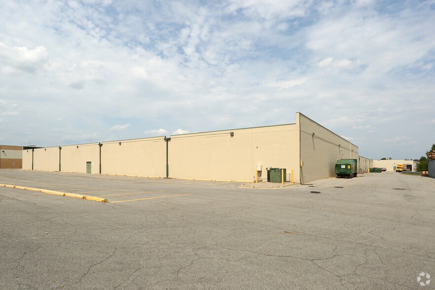 3527-3593 Miller Rd, Flint, MI à louer - Photo de l’immeuble – Image 3 sur 18