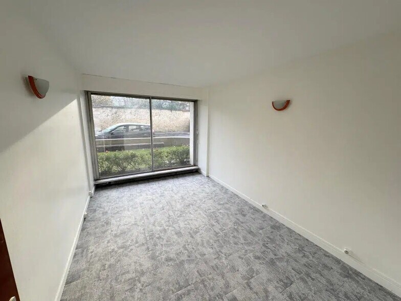 Bureau dans Versailles à vendre - Photo de l’immeuble – Image 2 sur 15