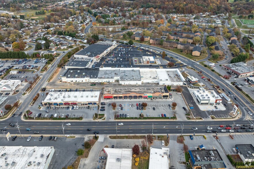 122-150 Cranbrook Rd, Cockeysville, MD à louer - Photo de l’immeuble – Image 3 sur 21