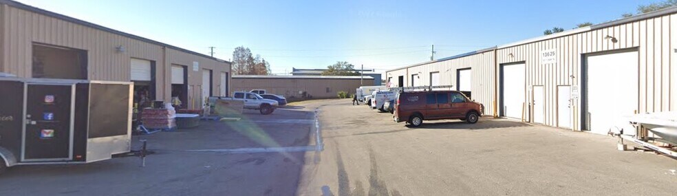 13625 50th Way N, Clearwater, FL à louer - Photo de l’immeuble – Image 1 sur 4