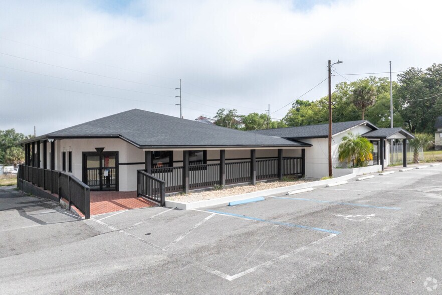 24013 Sorrento Ave, Sorrento, FL à louer - Photo principale – Image 1 sur 1