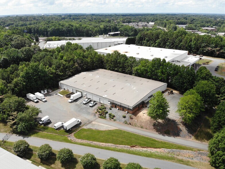 2007 Gateway Blvd, Charlotte, NC à louer - Photo principale – Image 1 sur 12