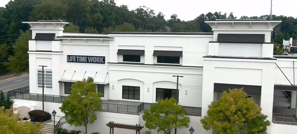 5600 Roswell Rd, Sandy Springs, GA à louer - Photo de l’immeuble – Image 2 sur 9