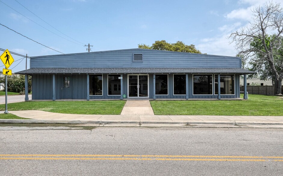 1118 Smith St, Waller, TX à vendre - Photo de l’immeuble – Image 3 sur 29
