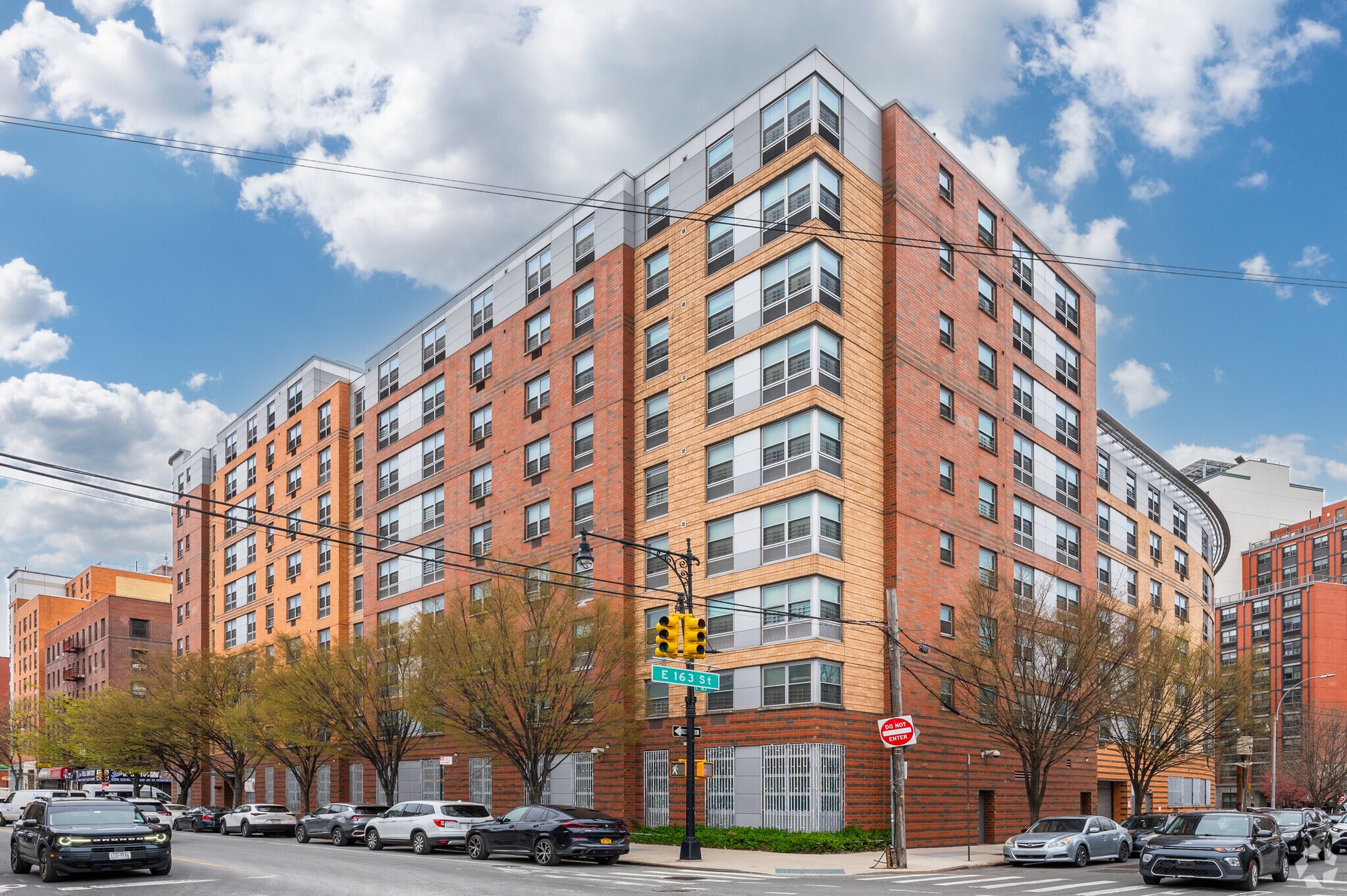 921 Melrose Ave, Bronx, NY à louer Photo de l’immeuble– Image 1 sur 8
