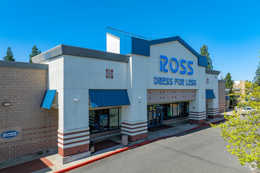 7342-7350 Greenback Ln, Citrus Heights, CA à louer - Photo de l’immeuble – Image 2 sur 32