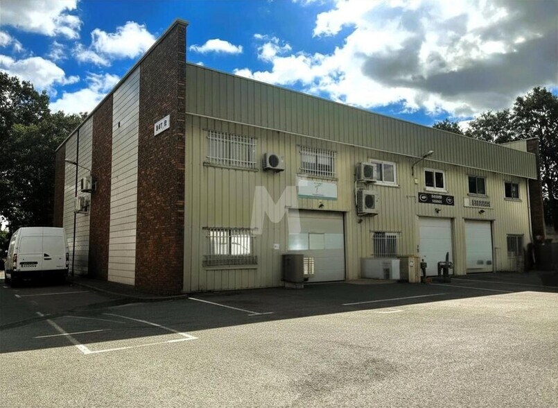 Local d'activités dans Évry-Courcouronnes à vendre - Photo de l’immeuble – Image 1 sur 6