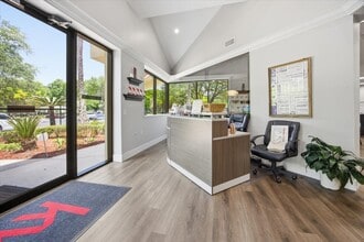 8702 Perimeter Park Blvd, Jacksonville, FL à louer Photo intérieure– Image 1 sur 12