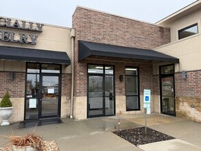 1221-1241 NE Douglas St, Lee's Summit, MO à louer Photo intérieure– Image 1 sur 9