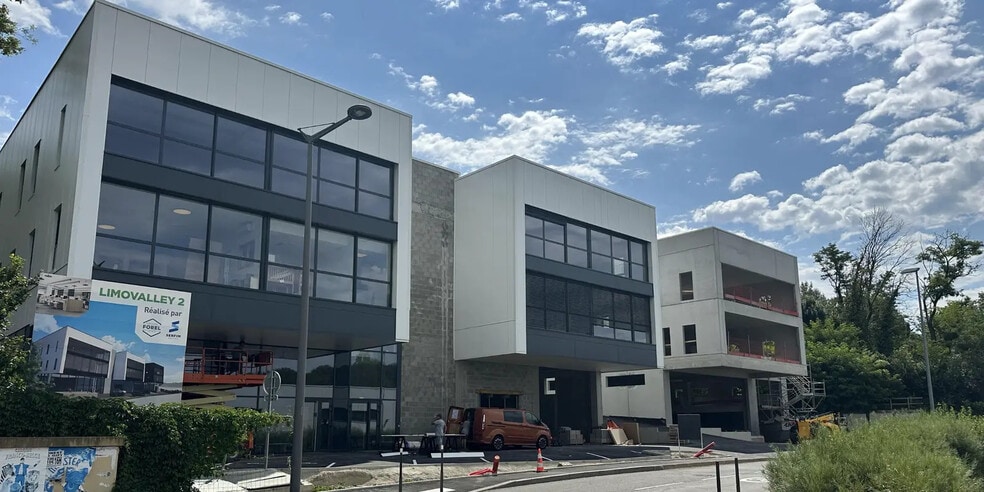 334 Chemin De Champivost, Limonest à vendre - Photo de l’immeuble – Image 2 sur 6