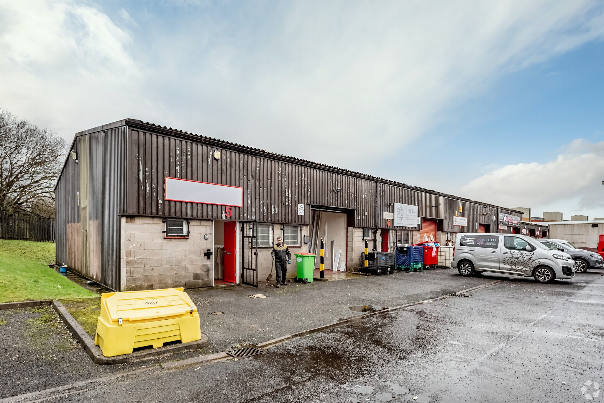 Otterswood Sq, Wigan à louer Photo principale– Image 1 sur 2