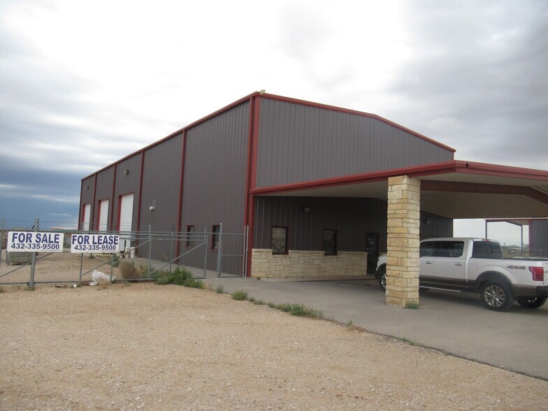3316 N County Road 1108, Midland, TX à vendre - Photo de l’immeuble – Image 1 sur 5