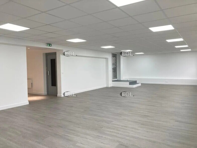 Bureau dans Maisons-Alfort à louer - Photo de l’immeuble – Image 2 sur 9