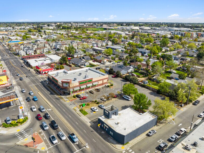 840 El Camino Ave, Sacramento, CA à vendre - Photo de l’immeuble – Image 1 sur 9