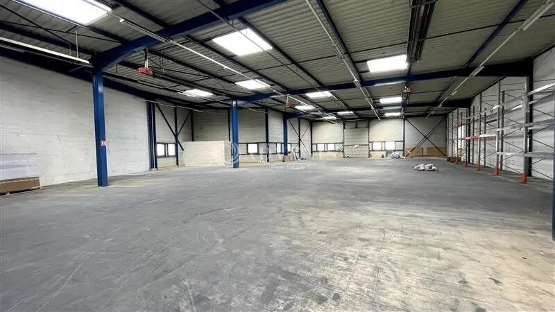 Local d’activités dans Chelles à louer - Photo de l’immeuble – Image 2 sur 8