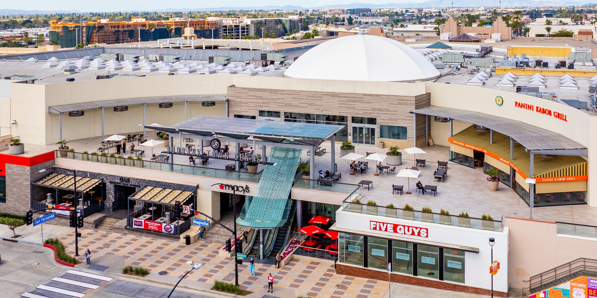 111-245 E Magnolia Blvd, Burbank, CA à louer Photo principale– Image 1 sur 9