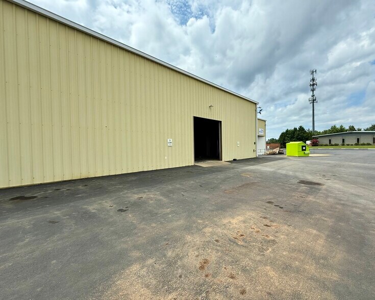 7011 Calmar Dr, Mechanicsville, VA à louer - Photo de l’immeuble – Image 2 sur 7