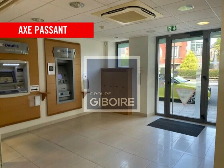 Bureau dans Guichen à vendre - Hall d’entrée – Image 2 sur 7