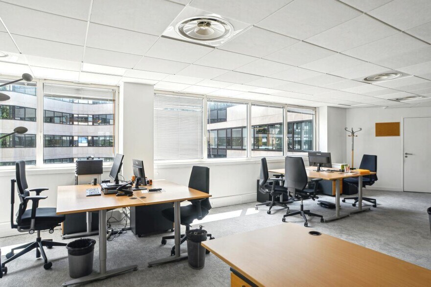 Bureau dans Issy-les-Moulineaux à louer - Photo de l’immeuble – Image 2 sur 10