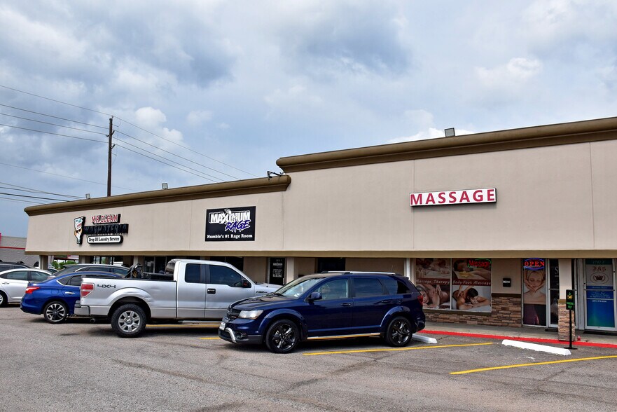 1702 1st St E, Humble, TX à vendre - Photo de l’immeuble – Image 2 sur 6
