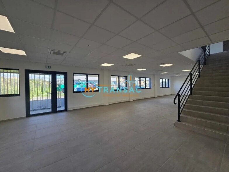 Local d’activités dans Vaires-sur-Marne à louer - Photo de l’immeuble – Image 2 sur 8