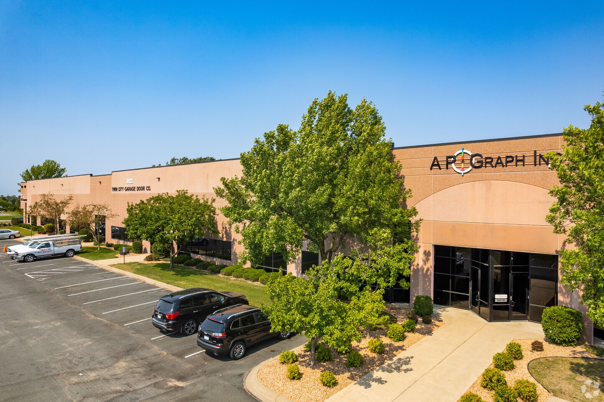 1166-1200 Cliff Rd E, Burnsville, MN à louer Photo principale– Image 1 sur 12