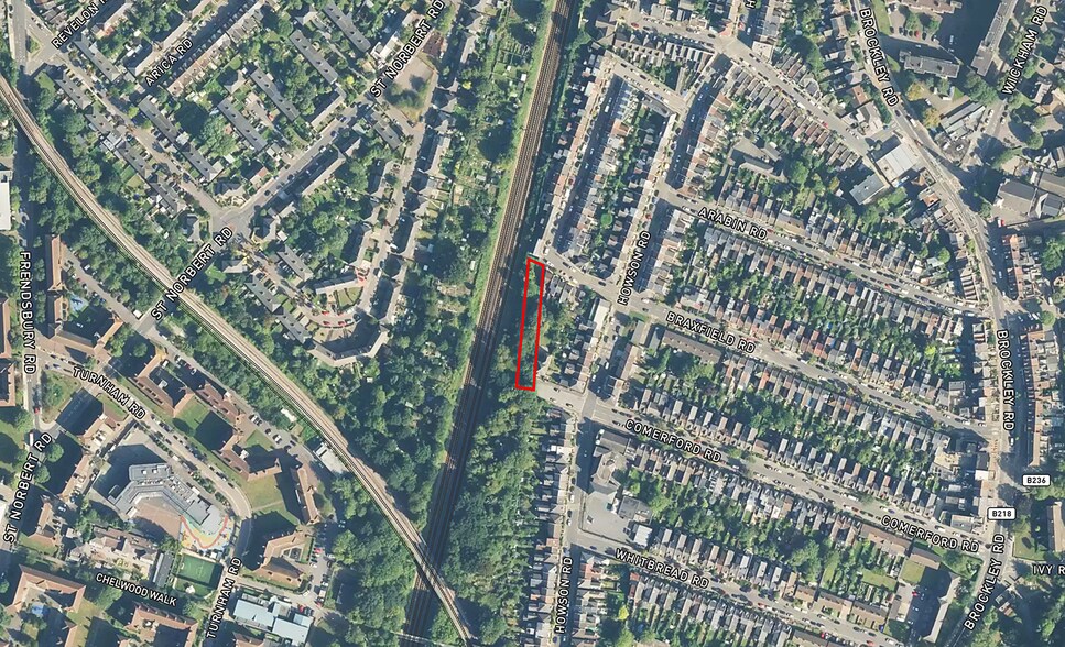 Kneller Rd, Londres à vendre - Aérien – Image 1 sur 3