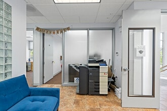 2725 Riverside Blvd, Sacramento, CA à louer Photo intérieure– Image 2 sur 6