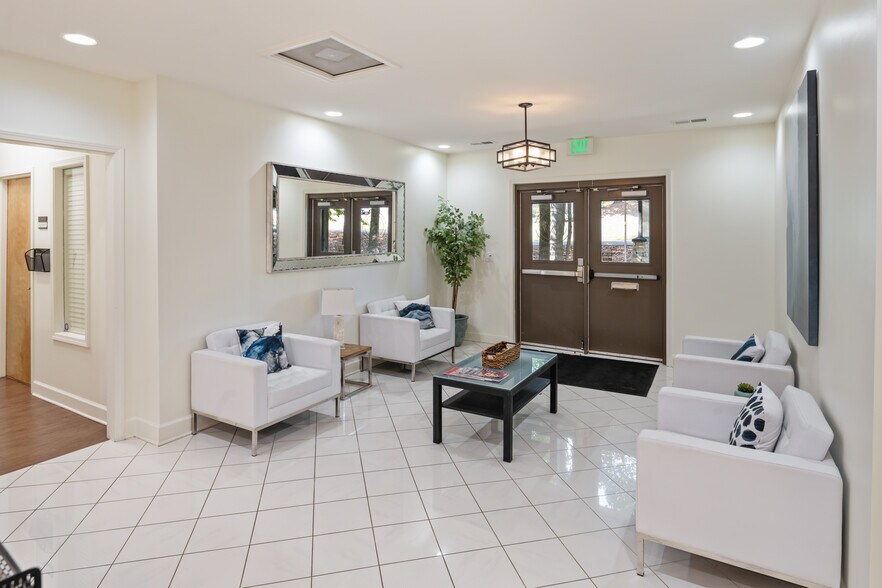 2081 Columbiana Rd, Birmingham, AL à louer - Numérisation 3D Matterport – Image 2 sur 23