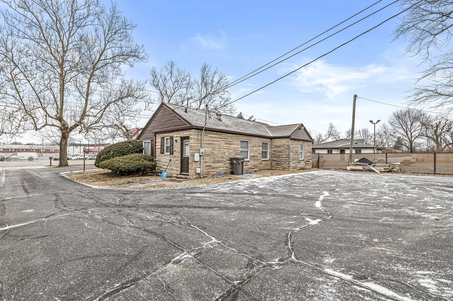 1109 N Shadeland Ave, Indianapolis, IN à vendre - Photo de l’immeuble – Image 3 sur 25