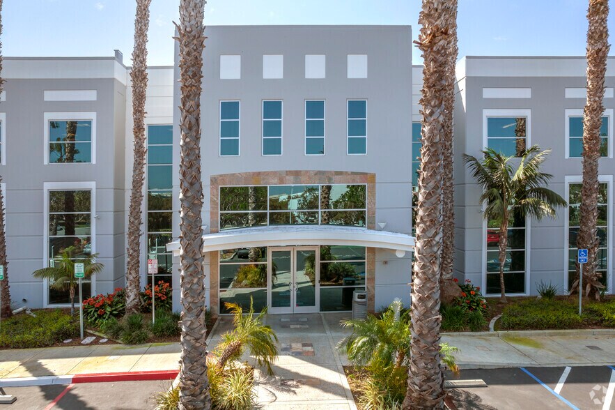 5927 Balfour Ct, Carlsbad, CA à louer - Photo de l’immeuble – Image 2 sur 8