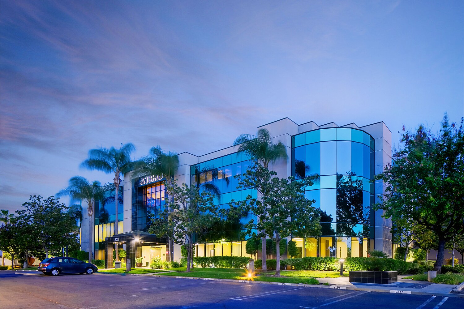 221 W Crest St, Escondido, CA à vendre Photo principale– Image 1 sur 24