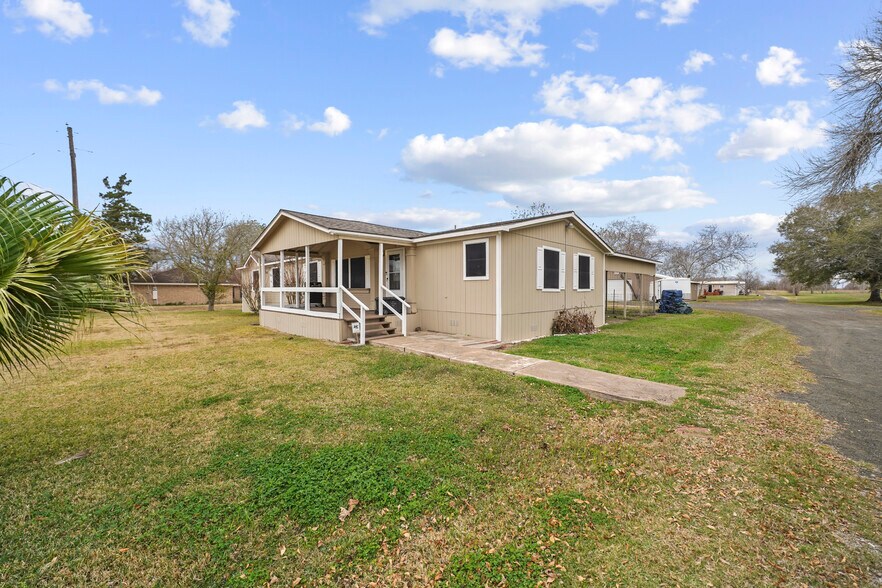 19645 Nordt Rd, Damon, TX à vendre - Photo de l’immeuble – Image 3 sur 40