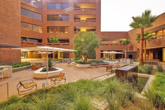 4041 MacArthur Blvd, Newport Beach, CA à louer Photo de l’immeuble– Image 1 sur 3