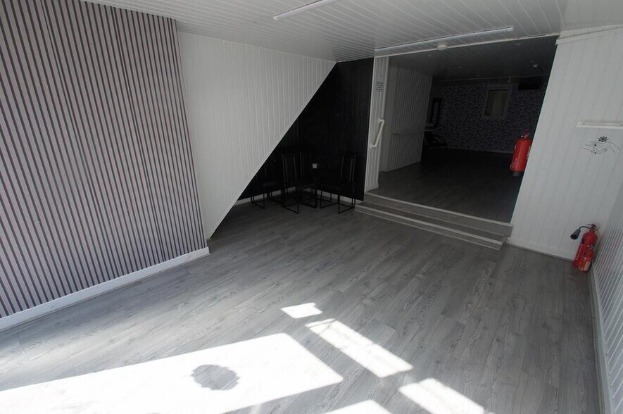 18-18A Whitby Rd, Ellesmere Port à louer - Photo de l’immeuble – Image 2 sur 7