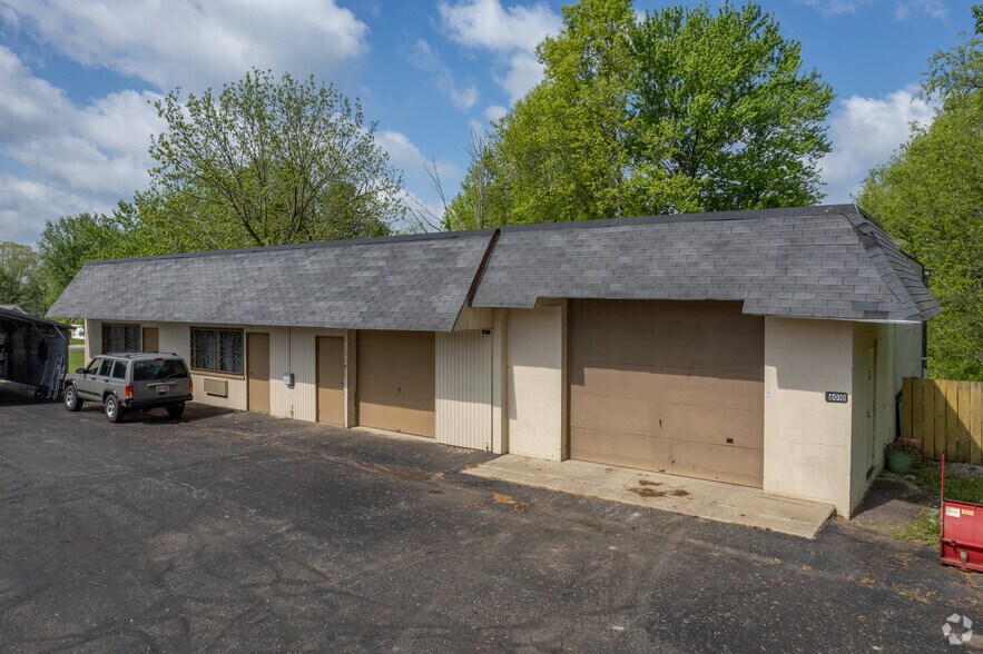 Panther Plaza – Retail/Office/Storage portefeuille de 2 biens à vendre sur LoopNet.fr - Photo principale – Image 2 sur 2