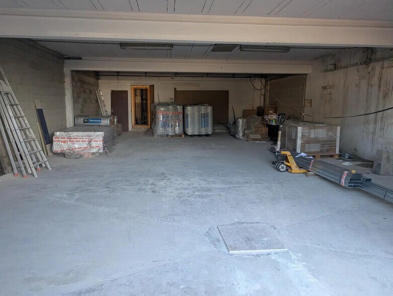 Industriel/Logistique dans Vitrolles à louer - Photo intérieure – Image 1 sur 3